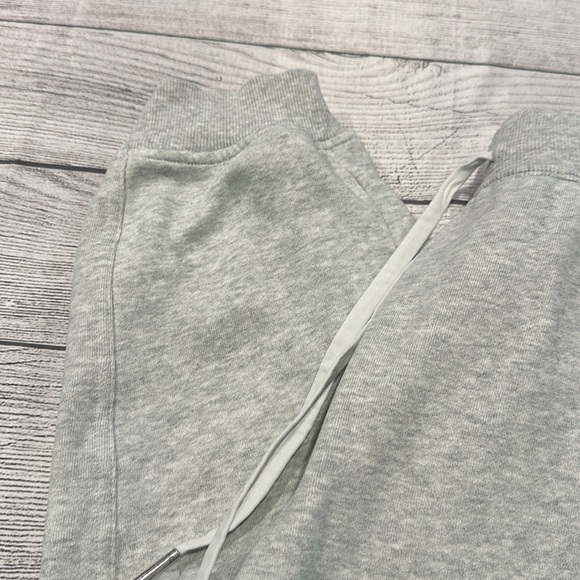 🍋Women’s Lululemon Scuba High-Rise Relaxed Jogger Size 6🍋 - Picture 6 of 16